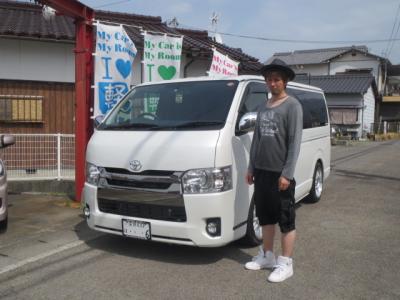 新車　レジアスエース